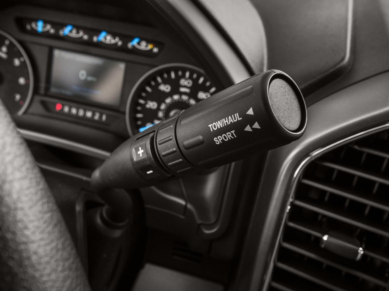 2016 Ford F-150 2WD SuperCrew 5-1/2 Ft Box XLT