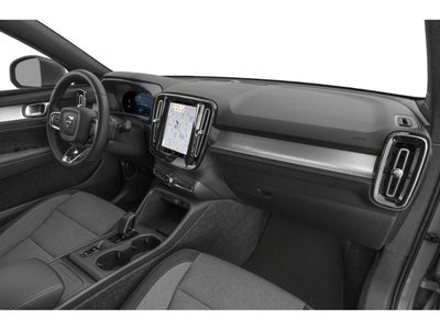 2024 Volvo XC40 B5 AWD Core Dark Theme
