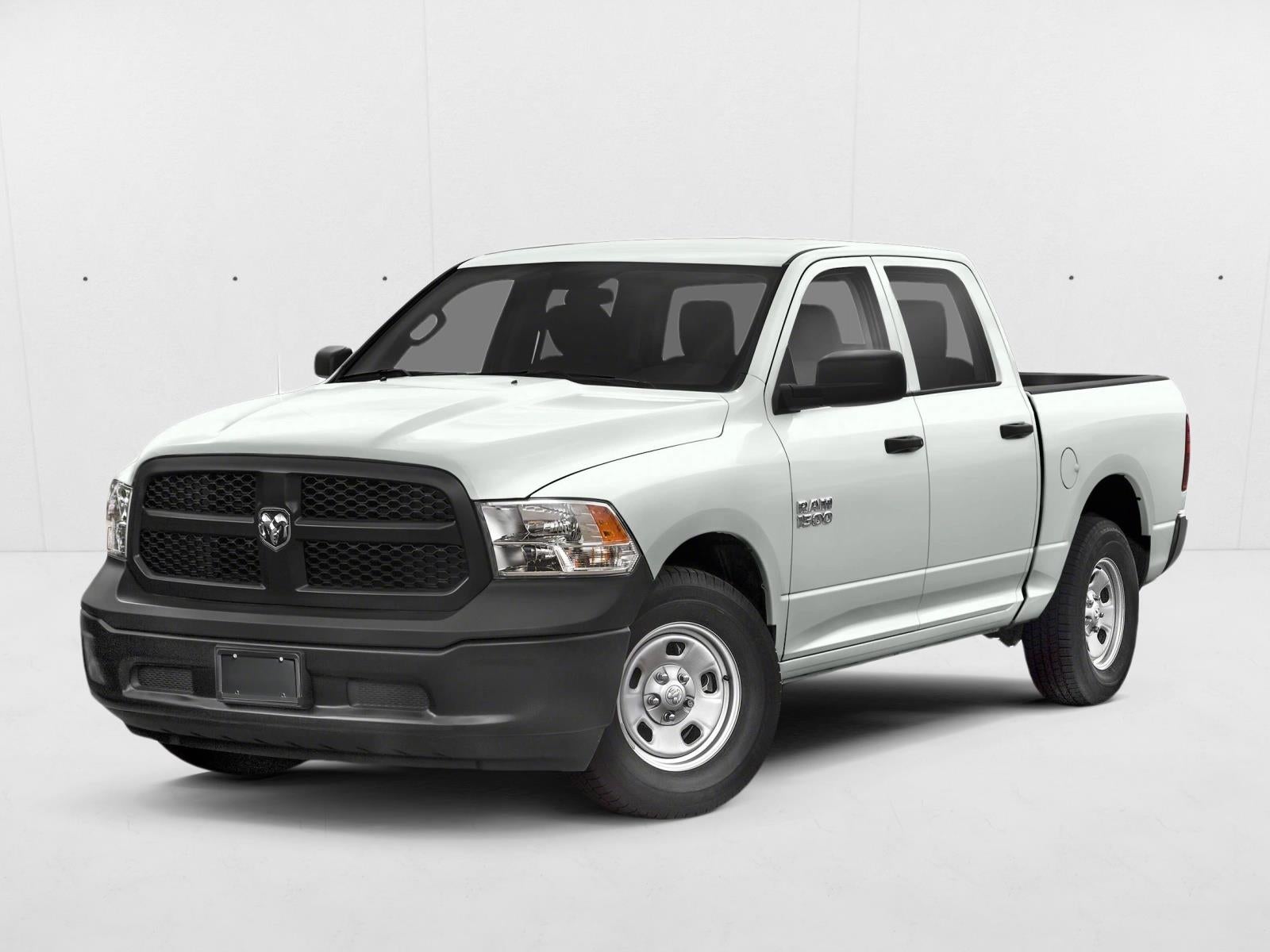 2018 RAM 1500 Express 4x4 Crew Cab 5'7" Box