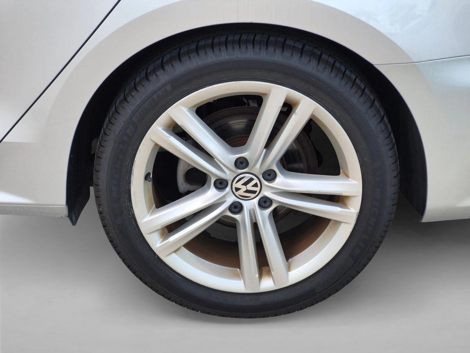 2015 Volkswagen Passat 4dr Sdn 1.8T Auto SEL Premium