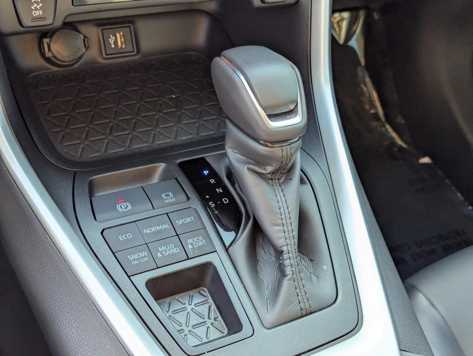 2025 Toyota RAV4 XLE Premium AWD (Natl)