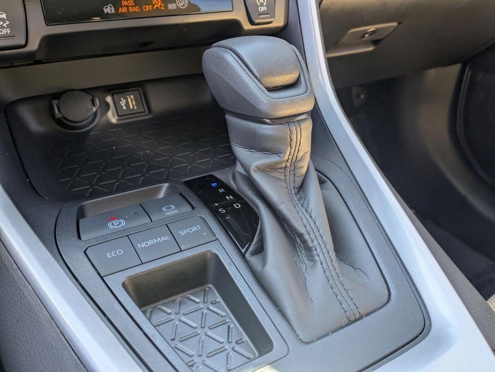 2025 Toyota RAV4 LE FWD (GS)