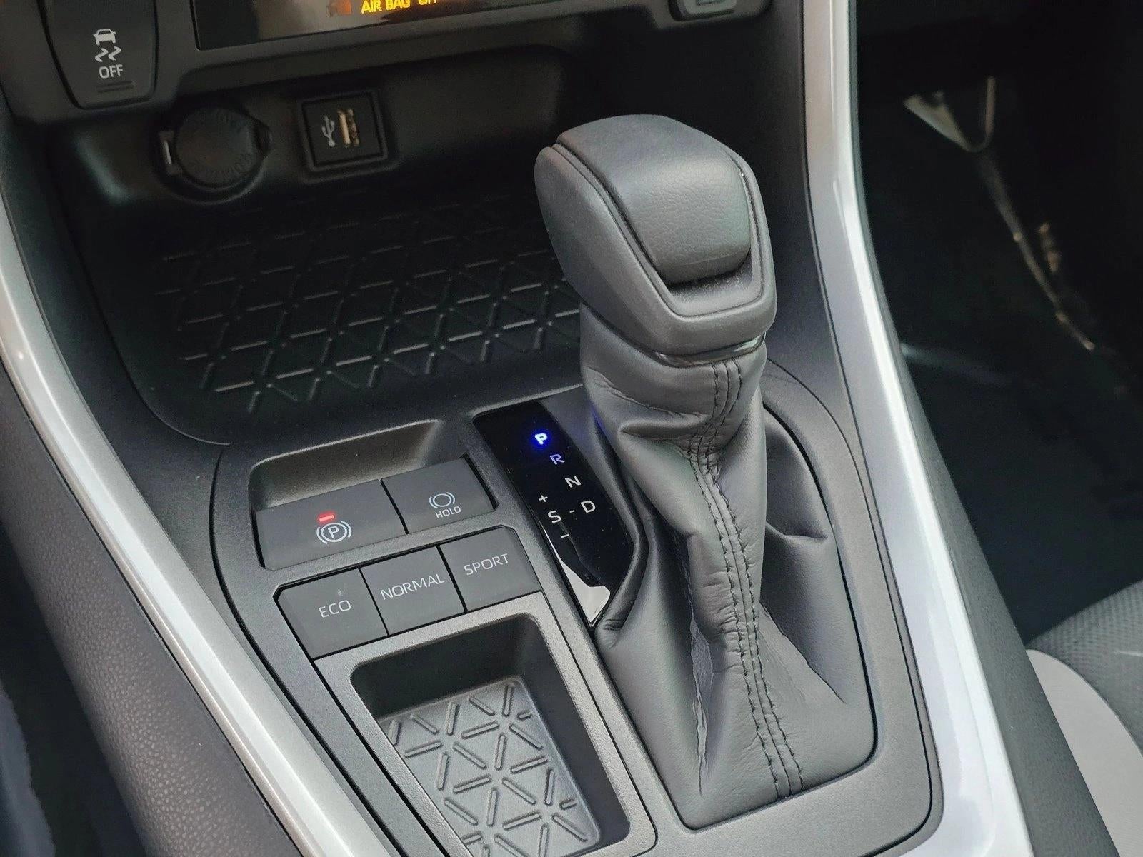 2025 Toyota RAV4 XLE FWD (Natl)