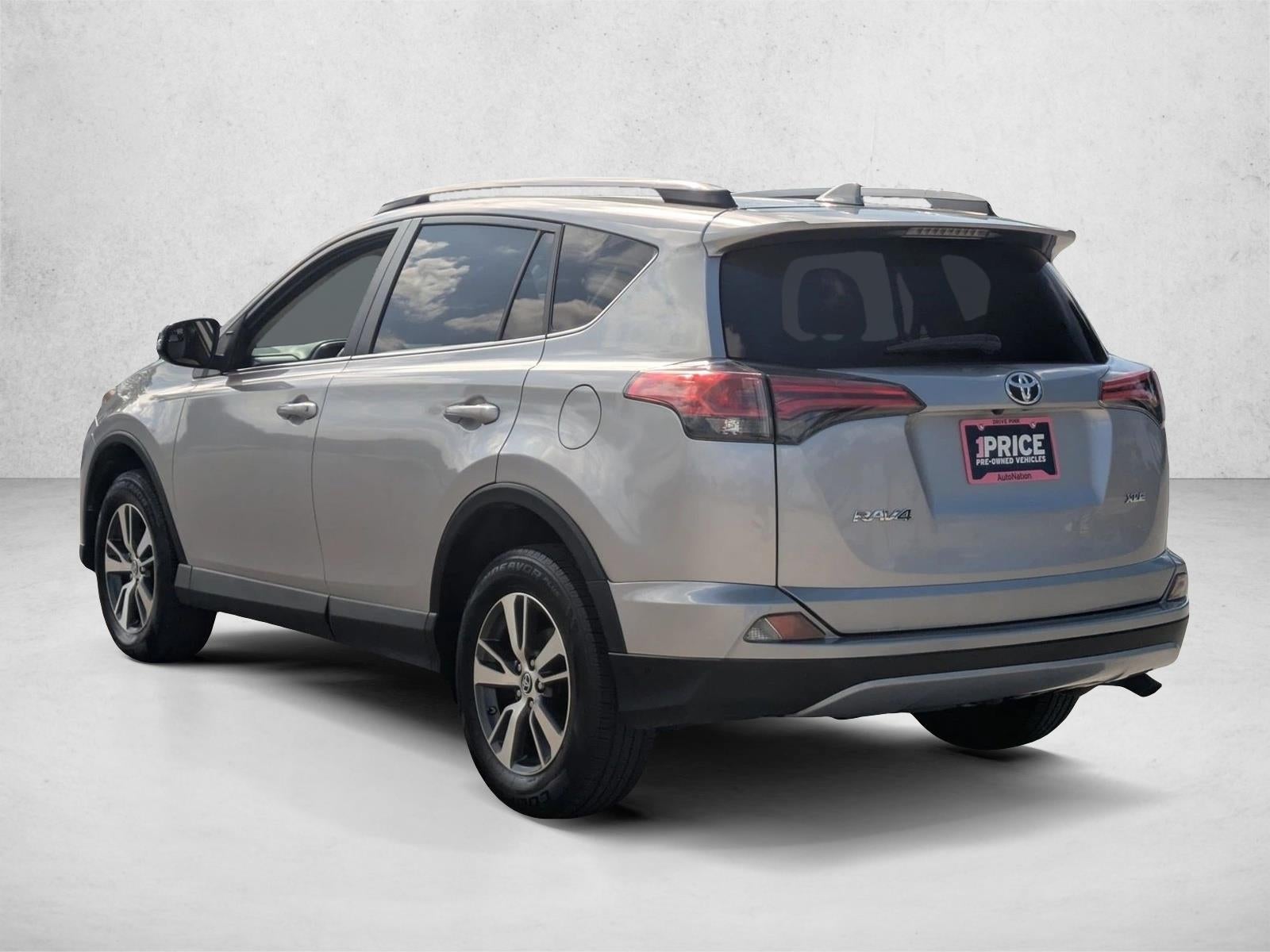 2017 Toyota RAV4 XLE FWD (GS)