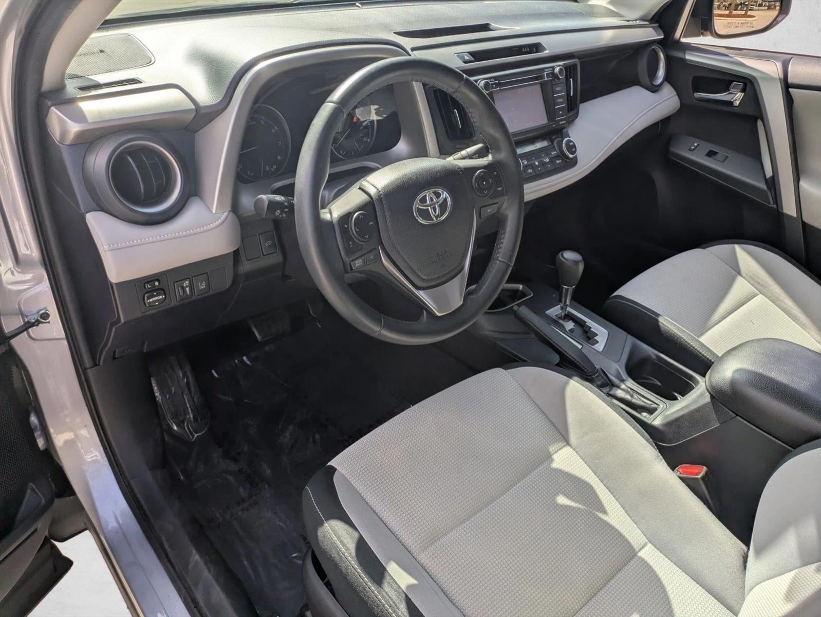 2017 Toyota RAV4 XLE FWD (GS)