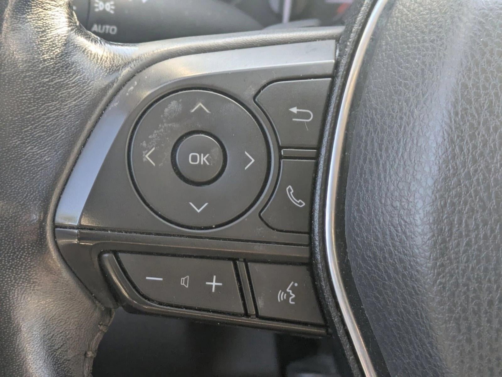 2019 Toyota Camry SE Auto (SE)