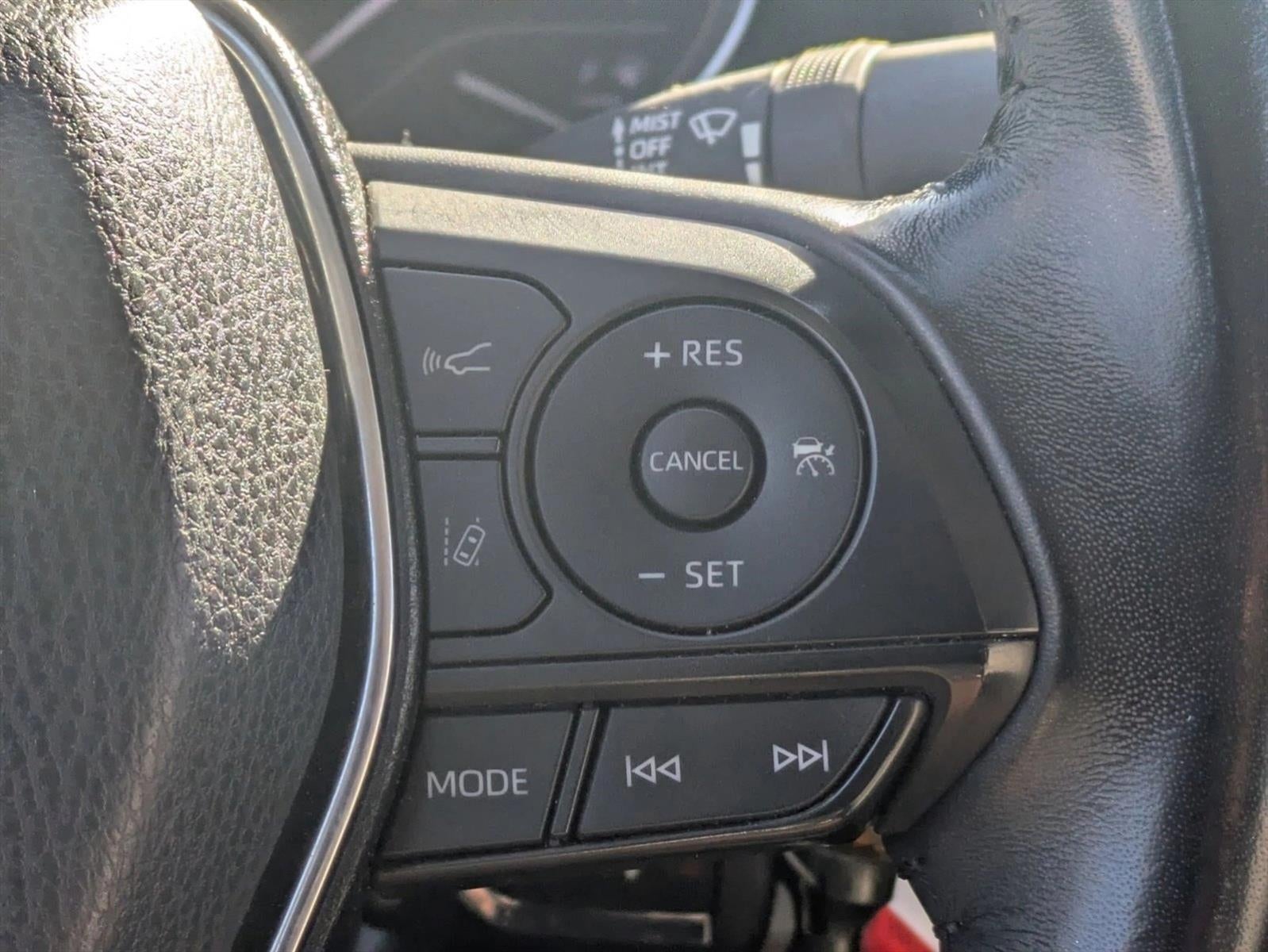 2019 Toyota Camry SE Auto (SE)