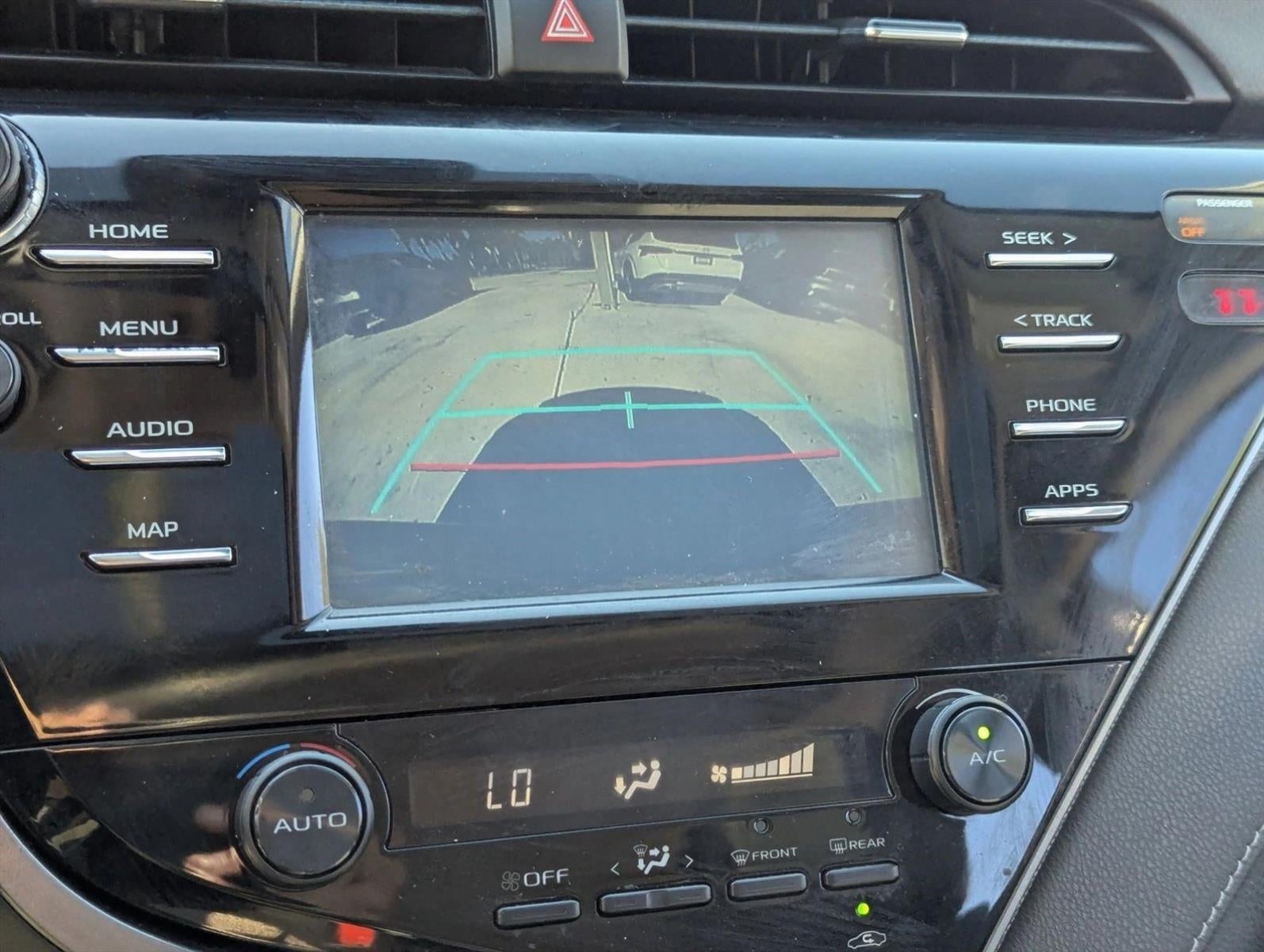2019 Toyota Camry SE Auto (SE)