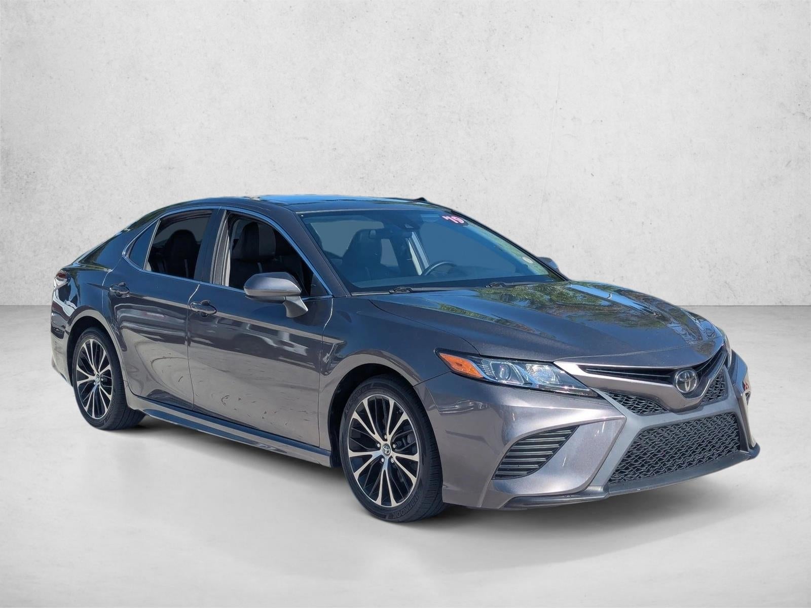 2019 Toyota Camry SE Auto (SE)