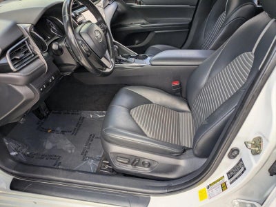 2019 Toyota Camry SE Auto (SE)