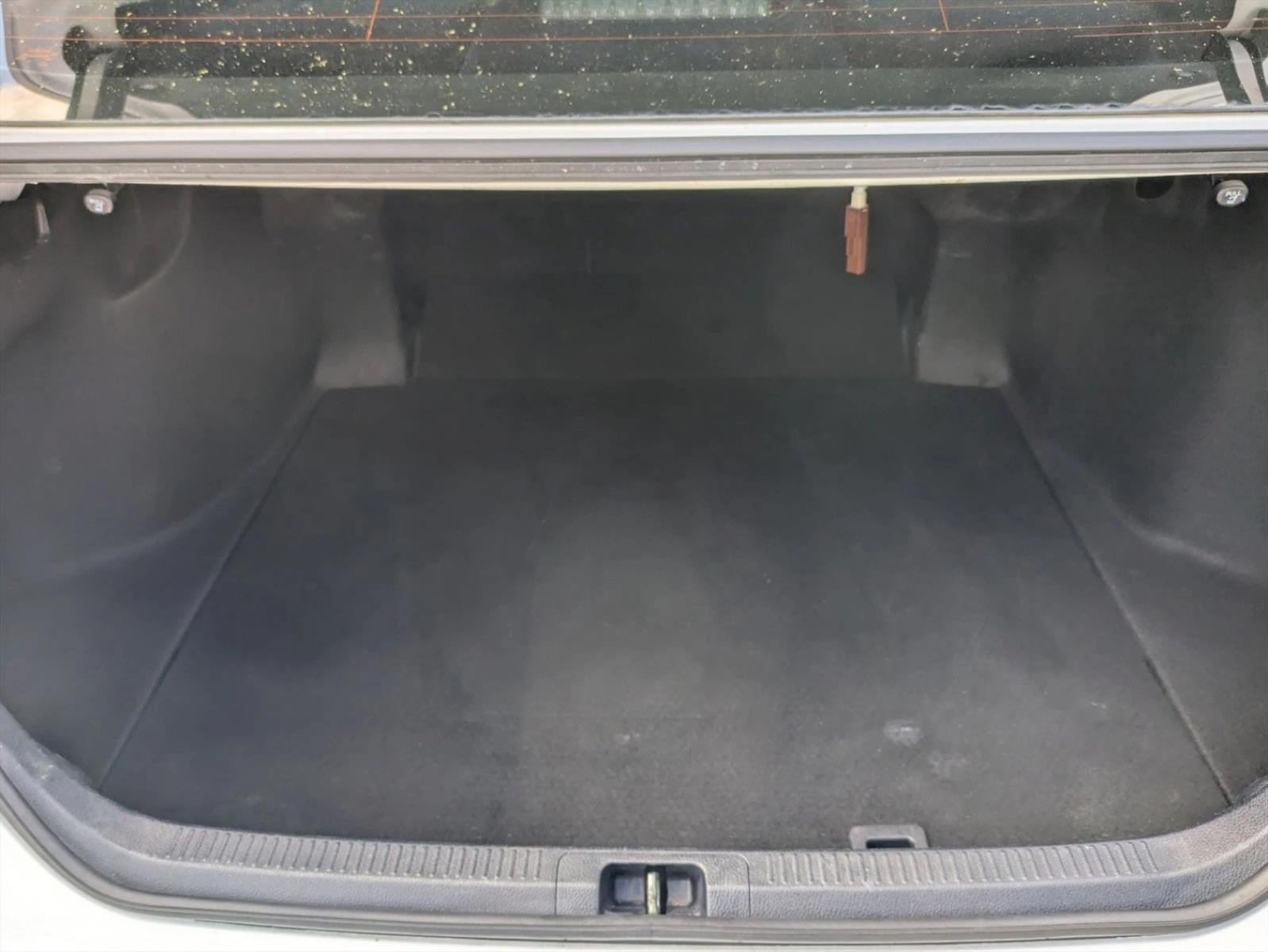 2019 Toyota Camry SE Auto (SE)