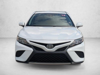 2019 Toyota Camry SE Auto (SE)