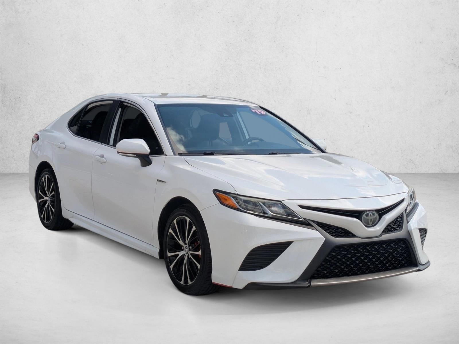 2019 Toyota Camry SE Auto (SE)