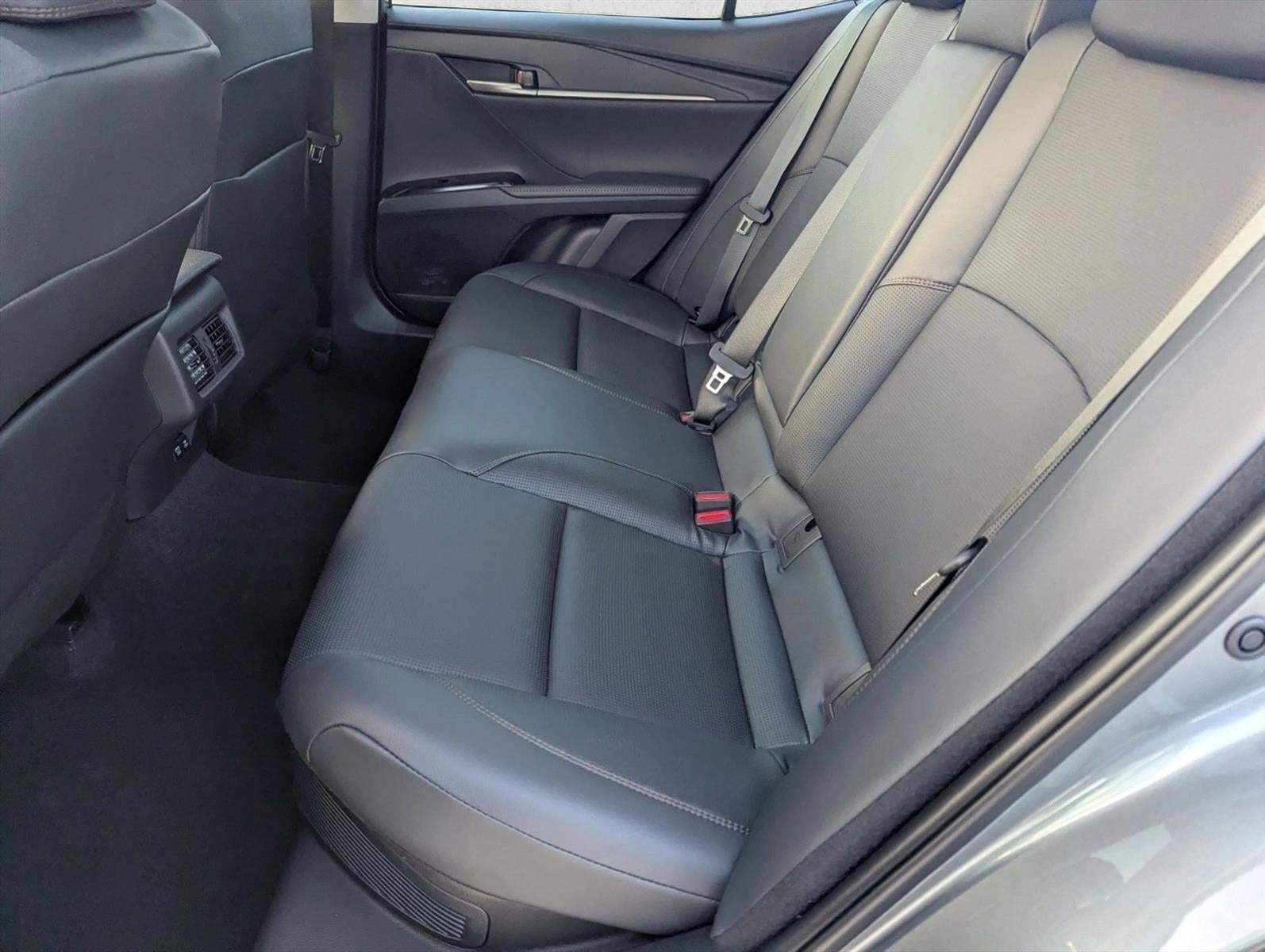 2025 Toyota Camry XLE (SE)