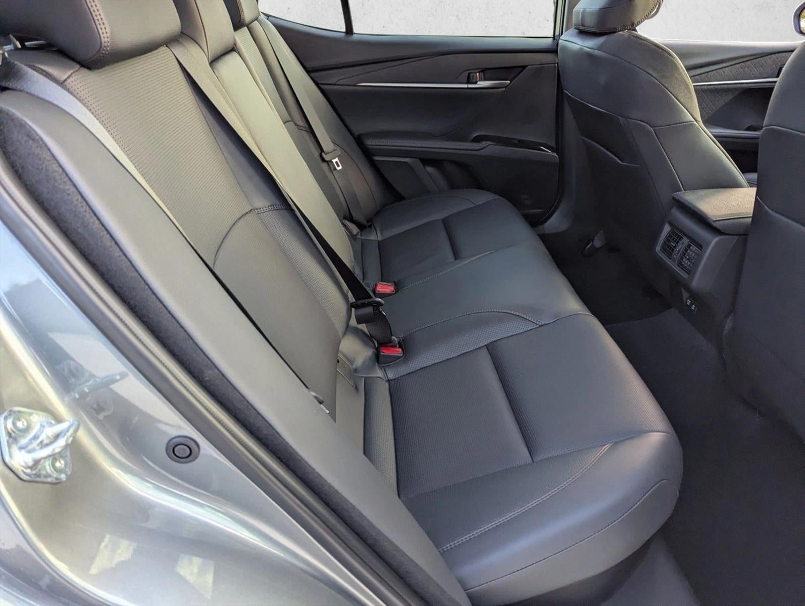 2025 Toyota Camry XLE (SE)