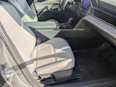 2025 Toyota Camry SE (Natl)