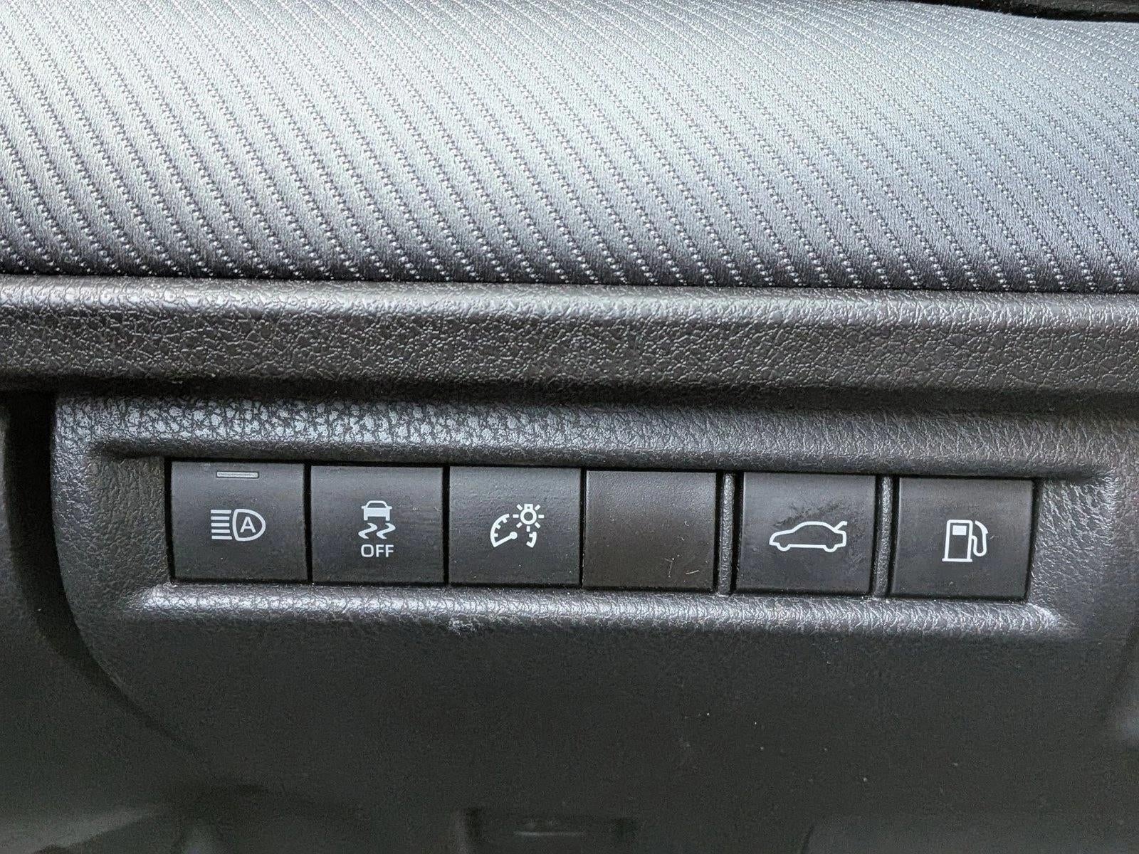 2025 Toyota Camry SE (SE)