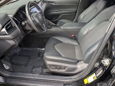 2020 Toyota Camry SE Auto (SE)