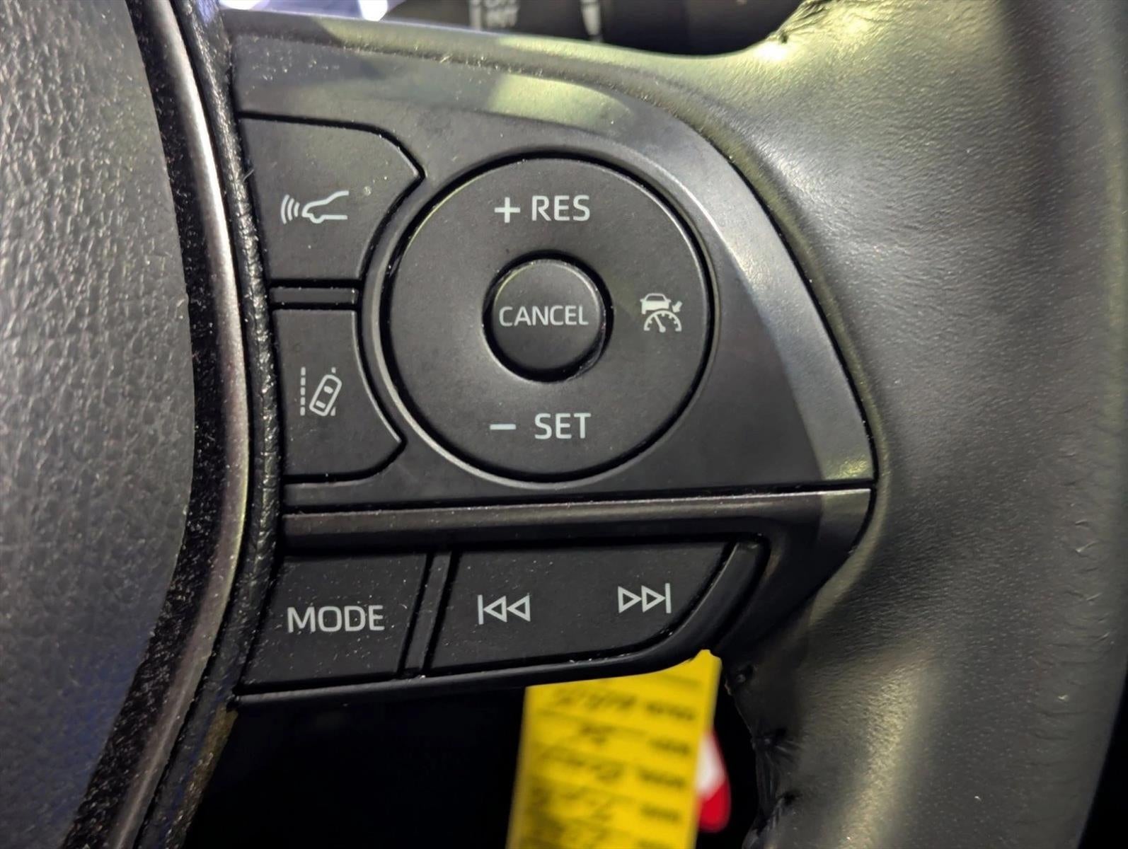 2023 Toyota Camry SE Auto (SE)