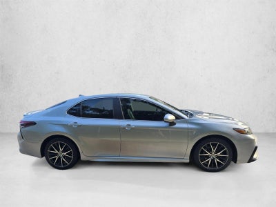 2021 Toyota Camry SE Auto (SE)