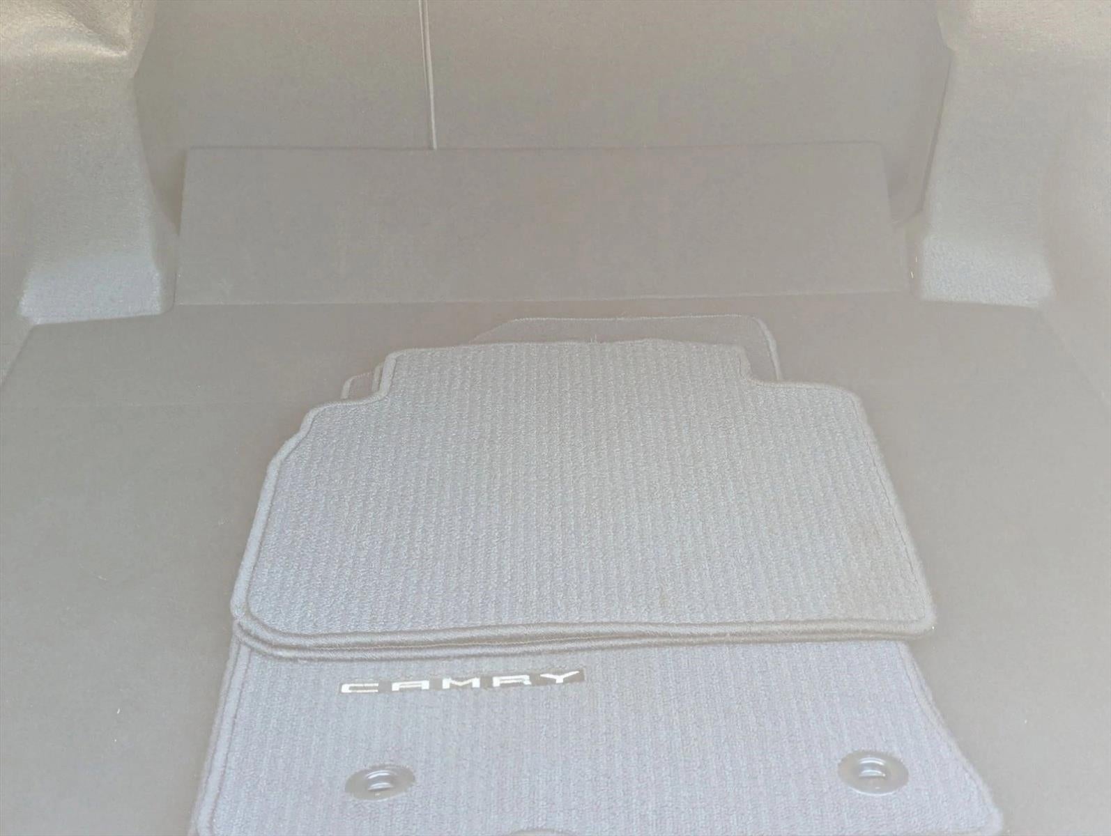 2021 Toyota Camry SE Auto (SE)