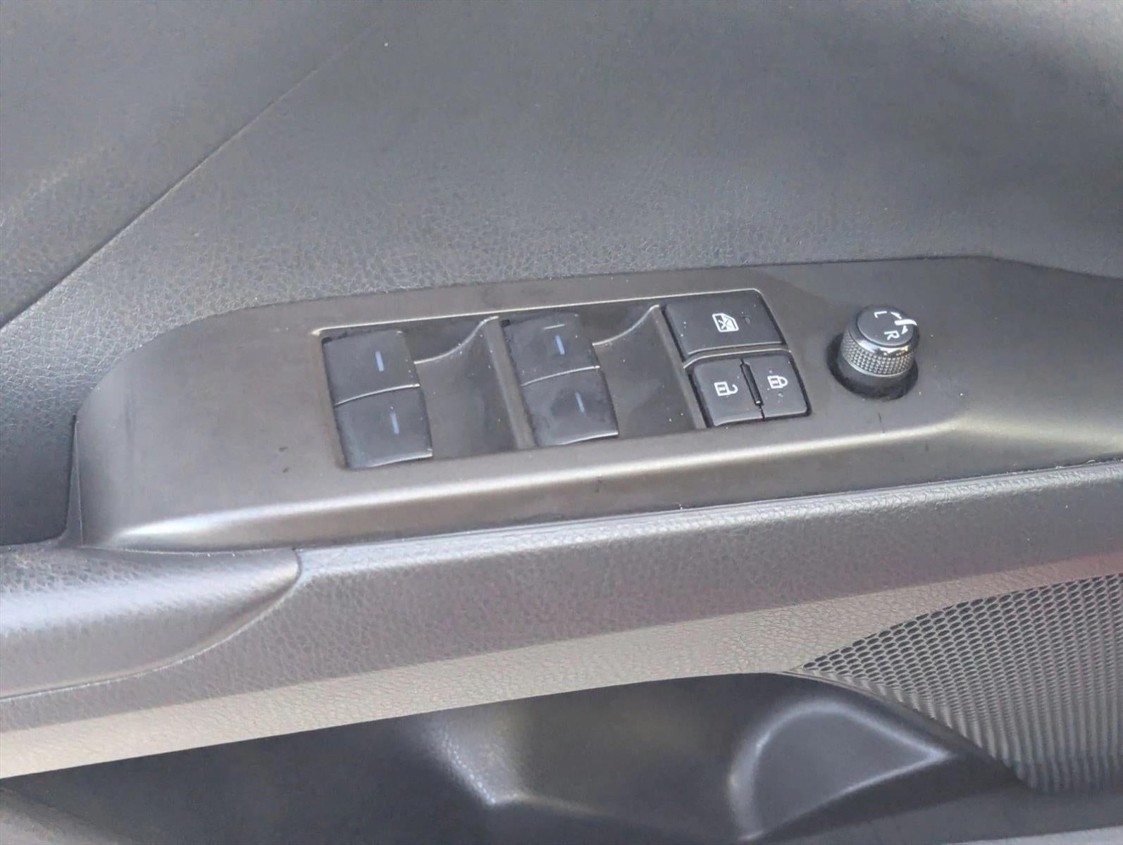 2023 Toyota Camry SE Auto (SE)