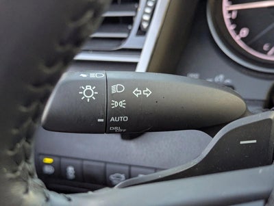 2023 Toyota Camry SE Auto (SE)