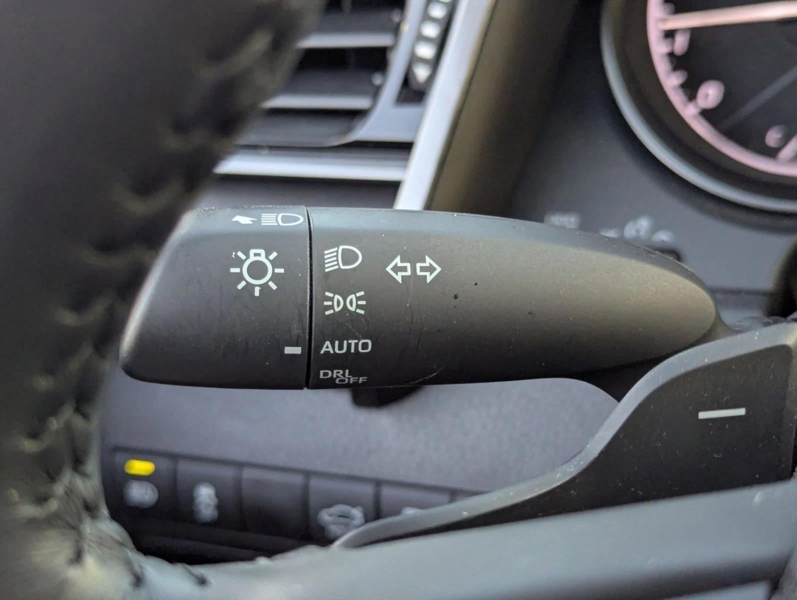 2023 Toyota Camry SE Auto (SE)