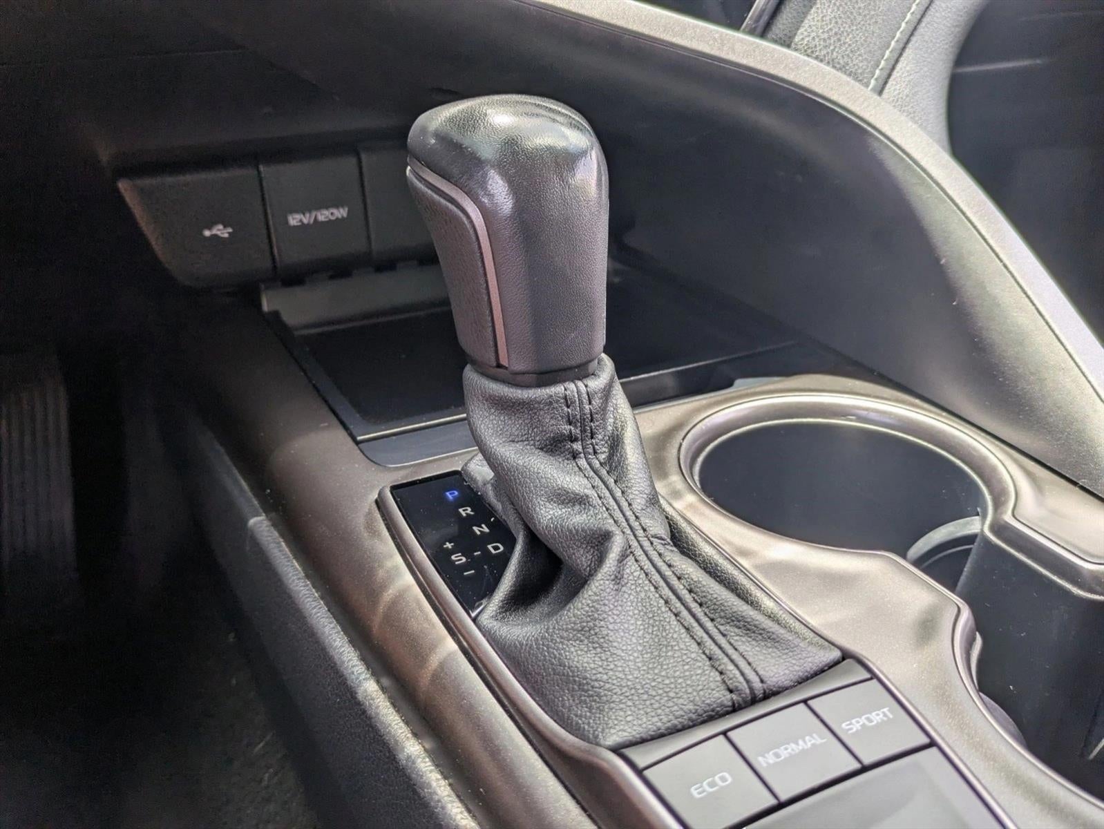 2022 Toyota Camry SE Auto (SE)