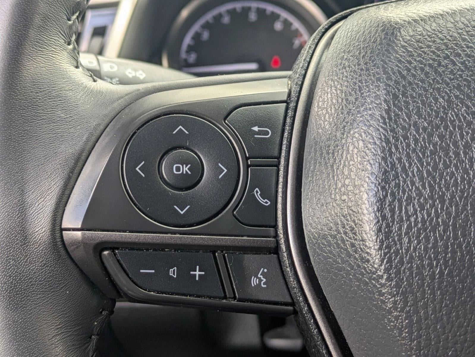 2022 Toyota Camry SE Auto (SE)