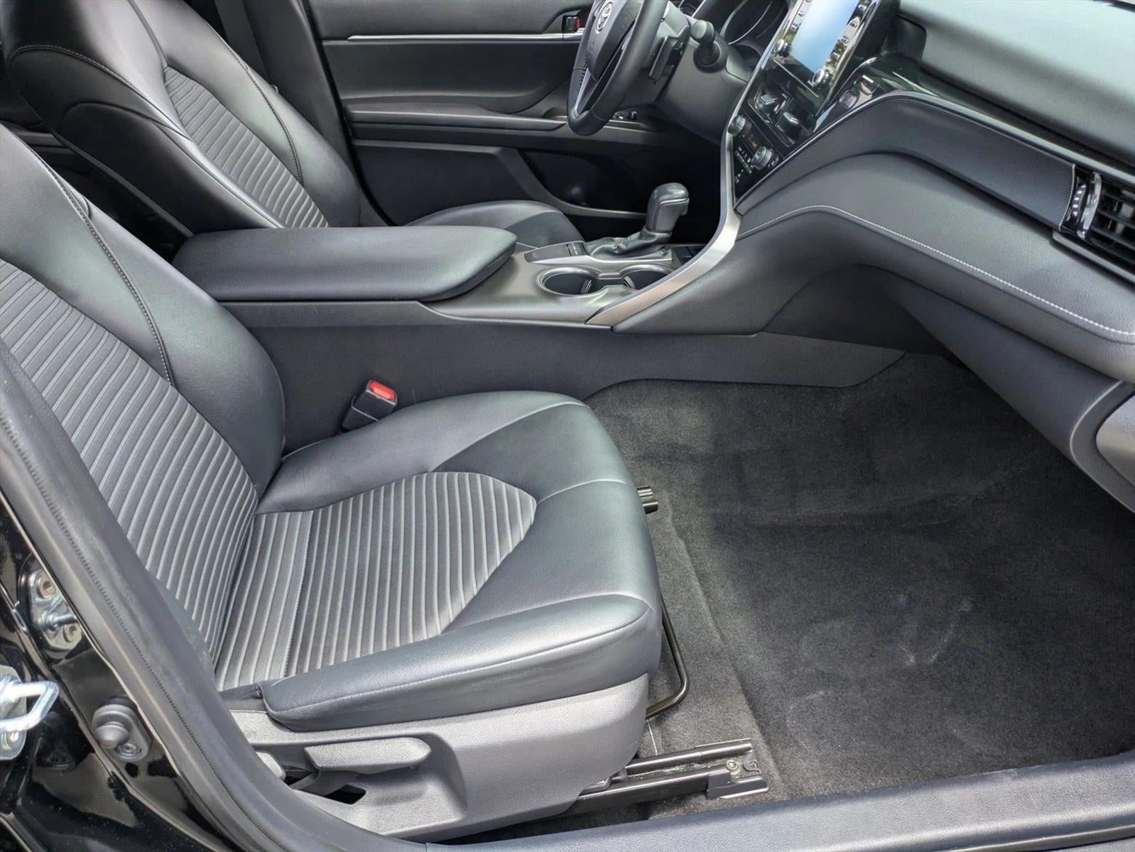 2022 Toyota Camry SE Auto (SE)