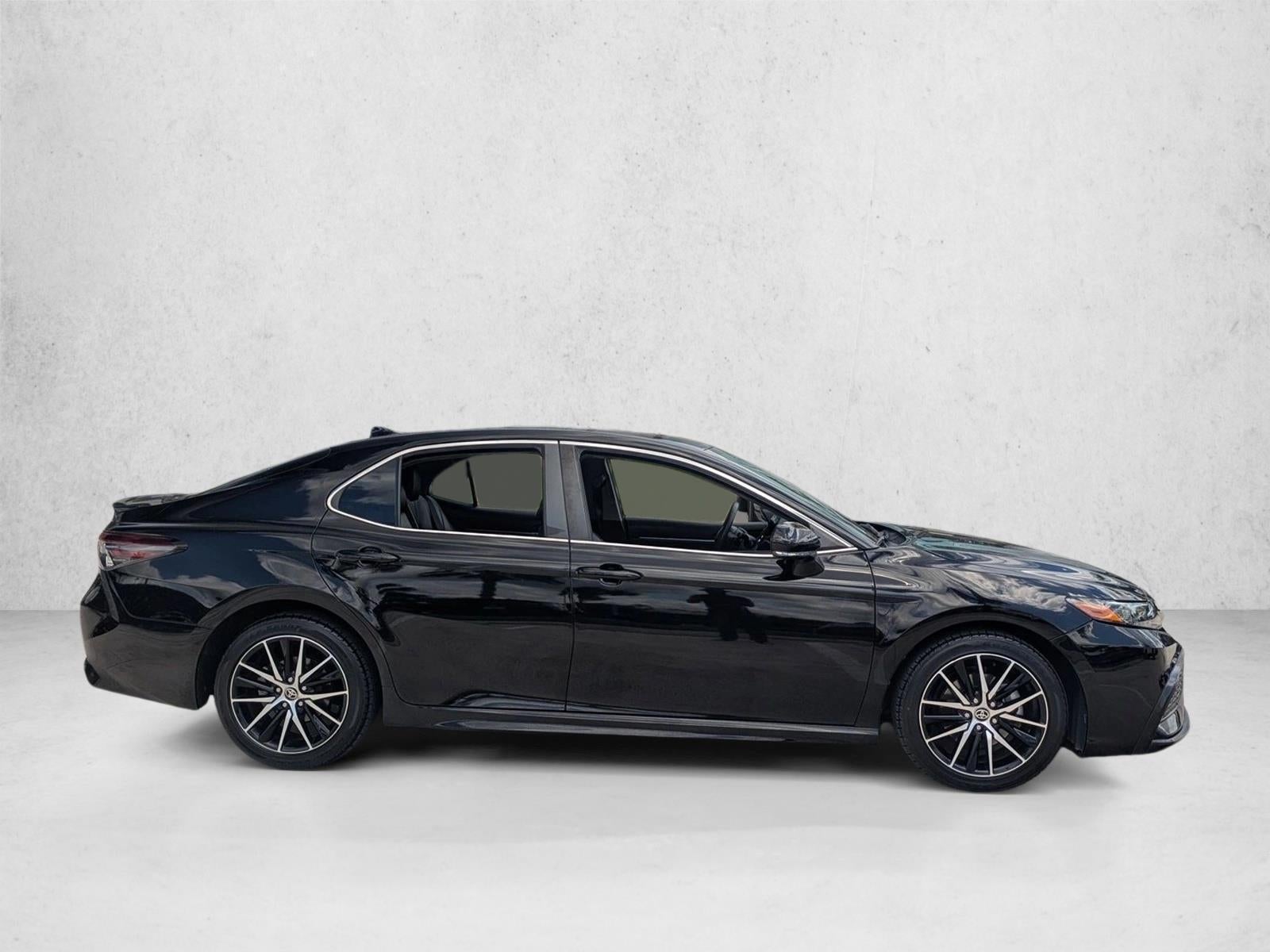 2022 Toyota Camry SE Auto (SE)