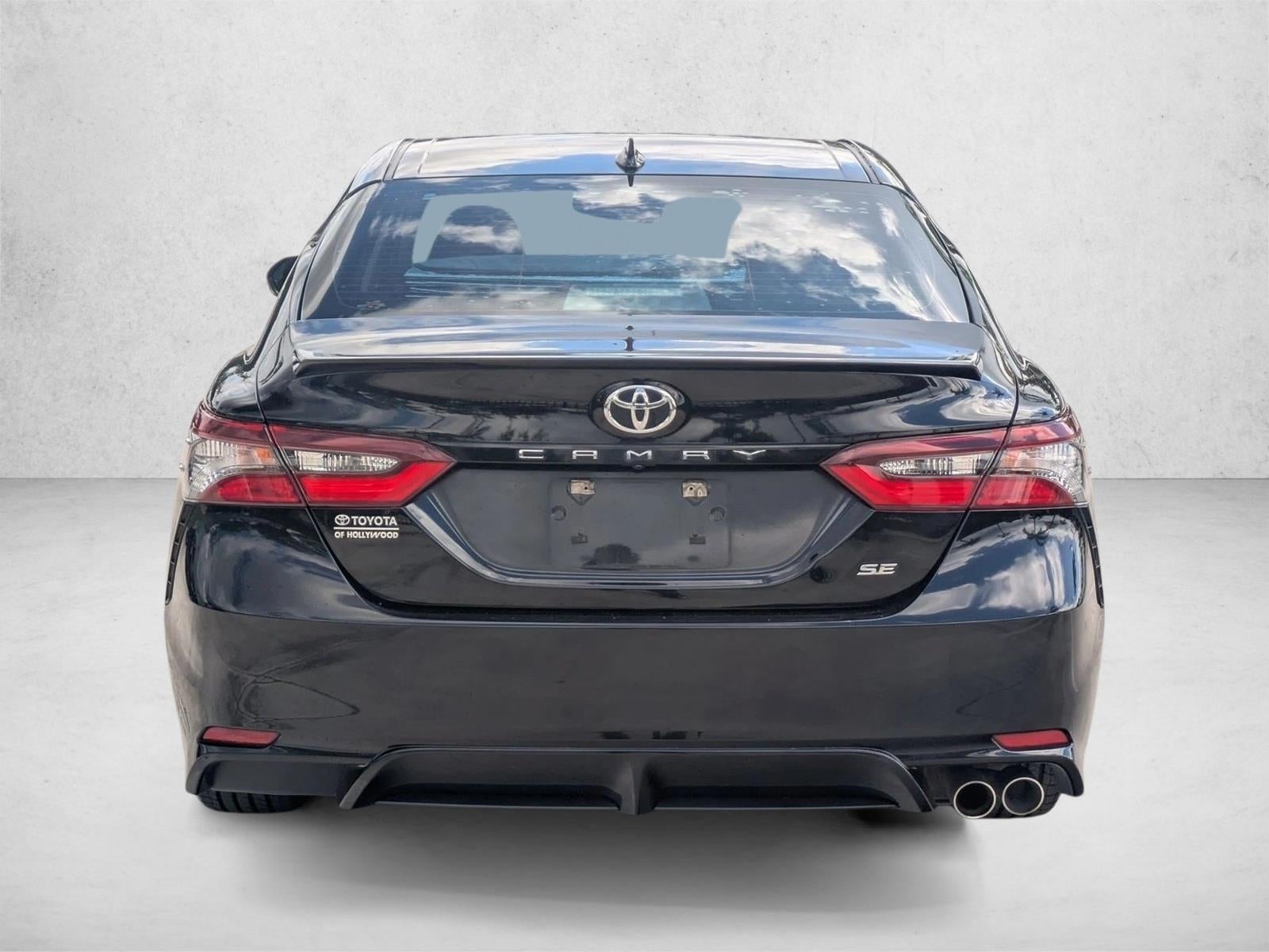 2022 Toyota Camry SE Auto (SE)