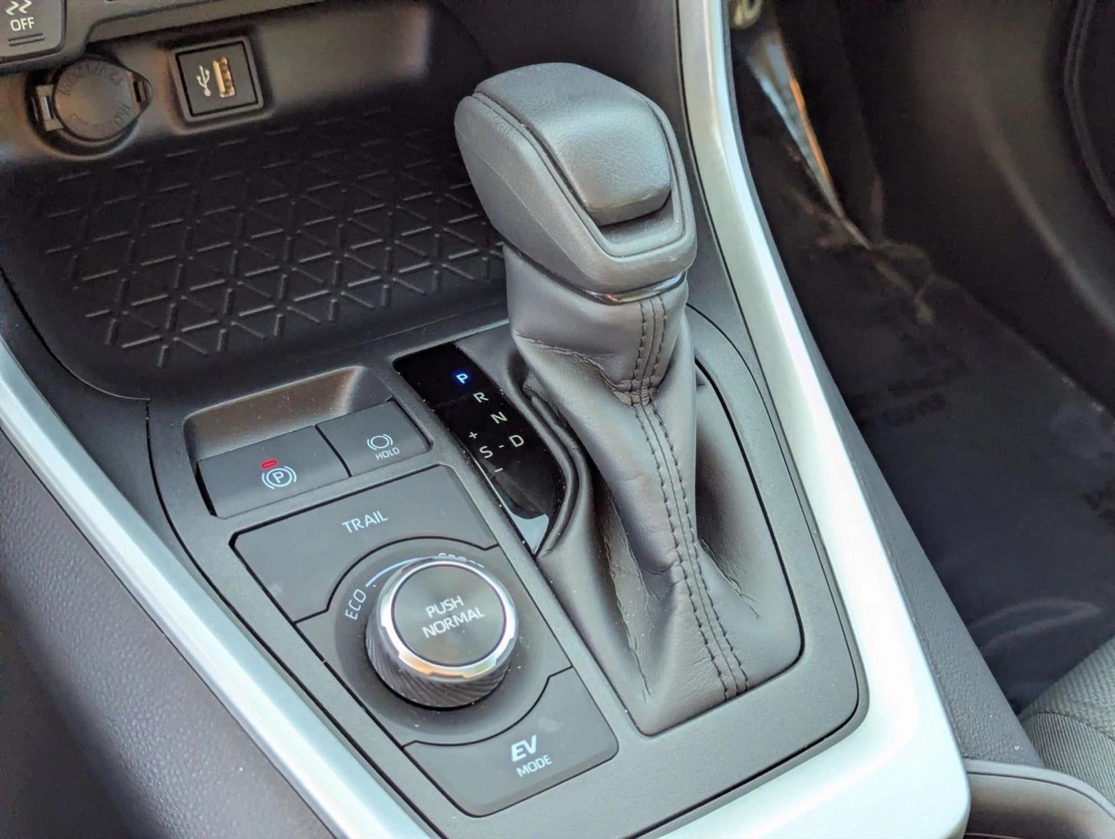 2025 Toyota RAV4 Hybrid XLE AWD (Natl)