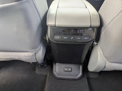 2024 Toyota Highlander LE FWD (Natl)