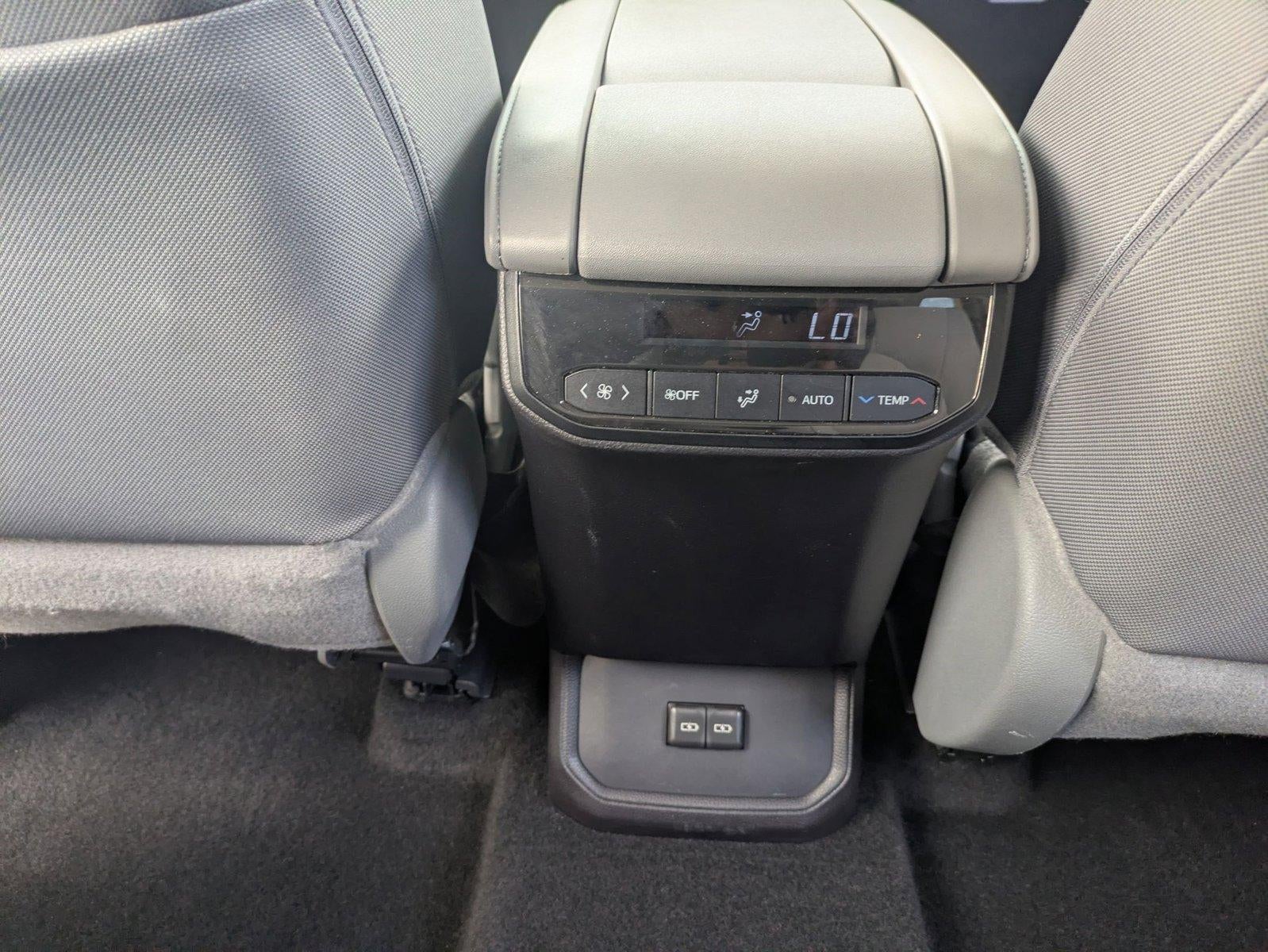 2024 Toyota Highlander LE FWD (Natl)