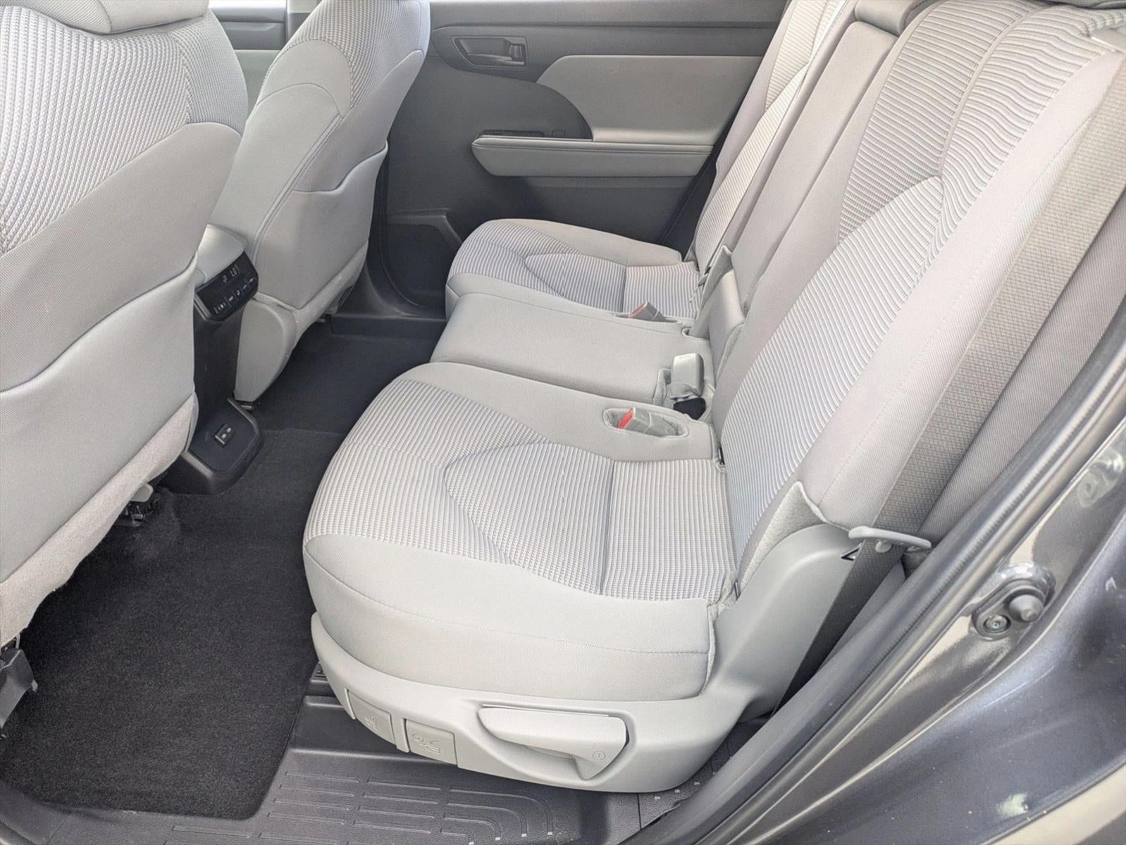 2024 Toyota Highlander LE FWD (Natl)