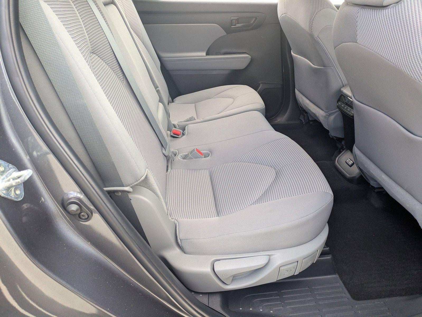 2024 Toyota Highlander LE FWD (Natl)