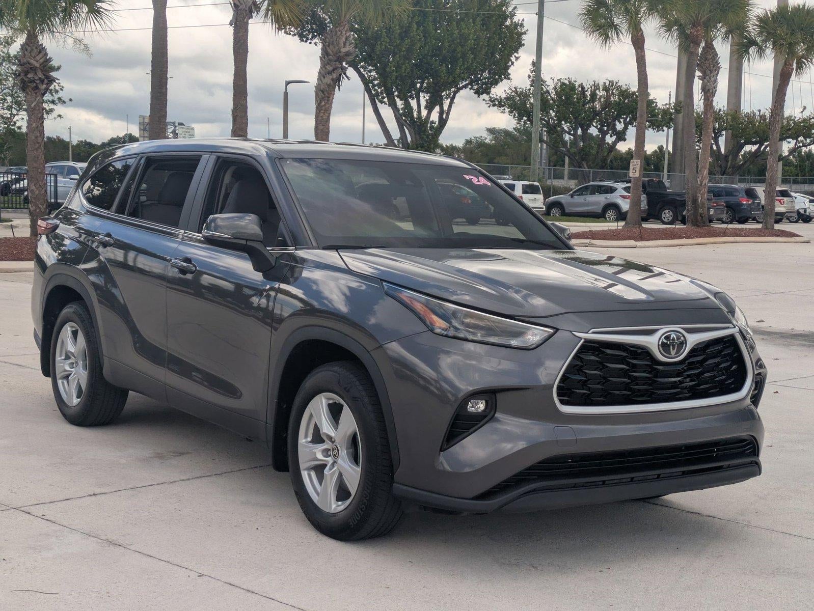 2024 Toyota Highlander LE FWD (Natl)