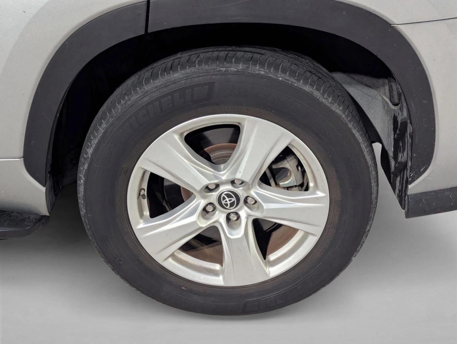 2023 Toyota Highlander LE FWD (GS)