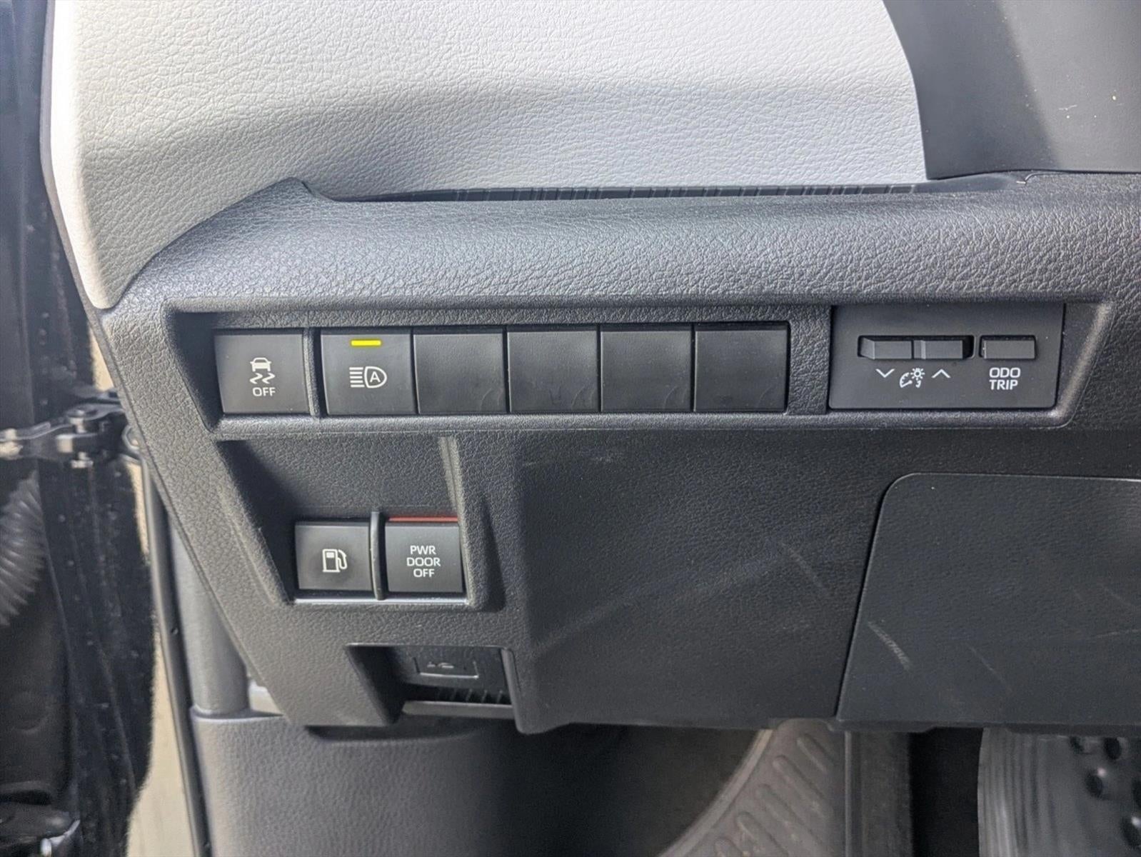 2025 Toyota Sienna LE FWD 8-Passenger (Natl)