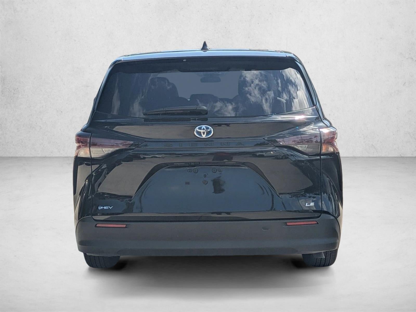 2025 Toyota Sienna LE FWD 8-Passenger (Natl)