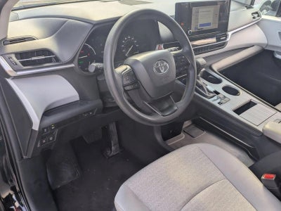 2025 Toyota Sienna LE FWD 8-Passenger (Natl)