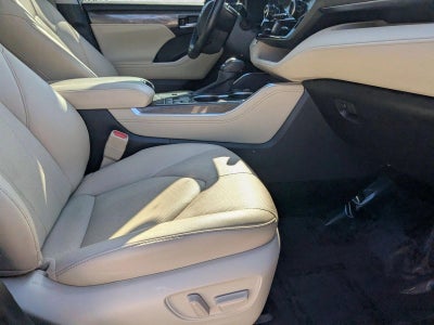 2023 Toyota Highlander Hybrid Limited AWD (Natl)