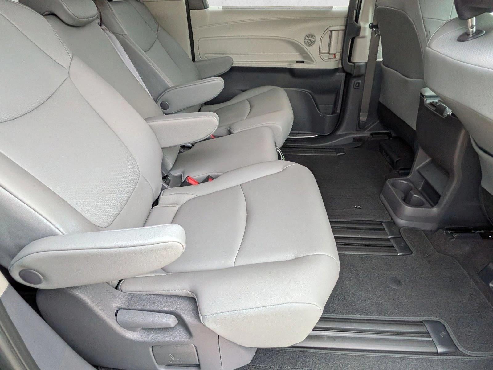 2021 Toyota Sienna XLE FWD 8-Passenger (Natl)