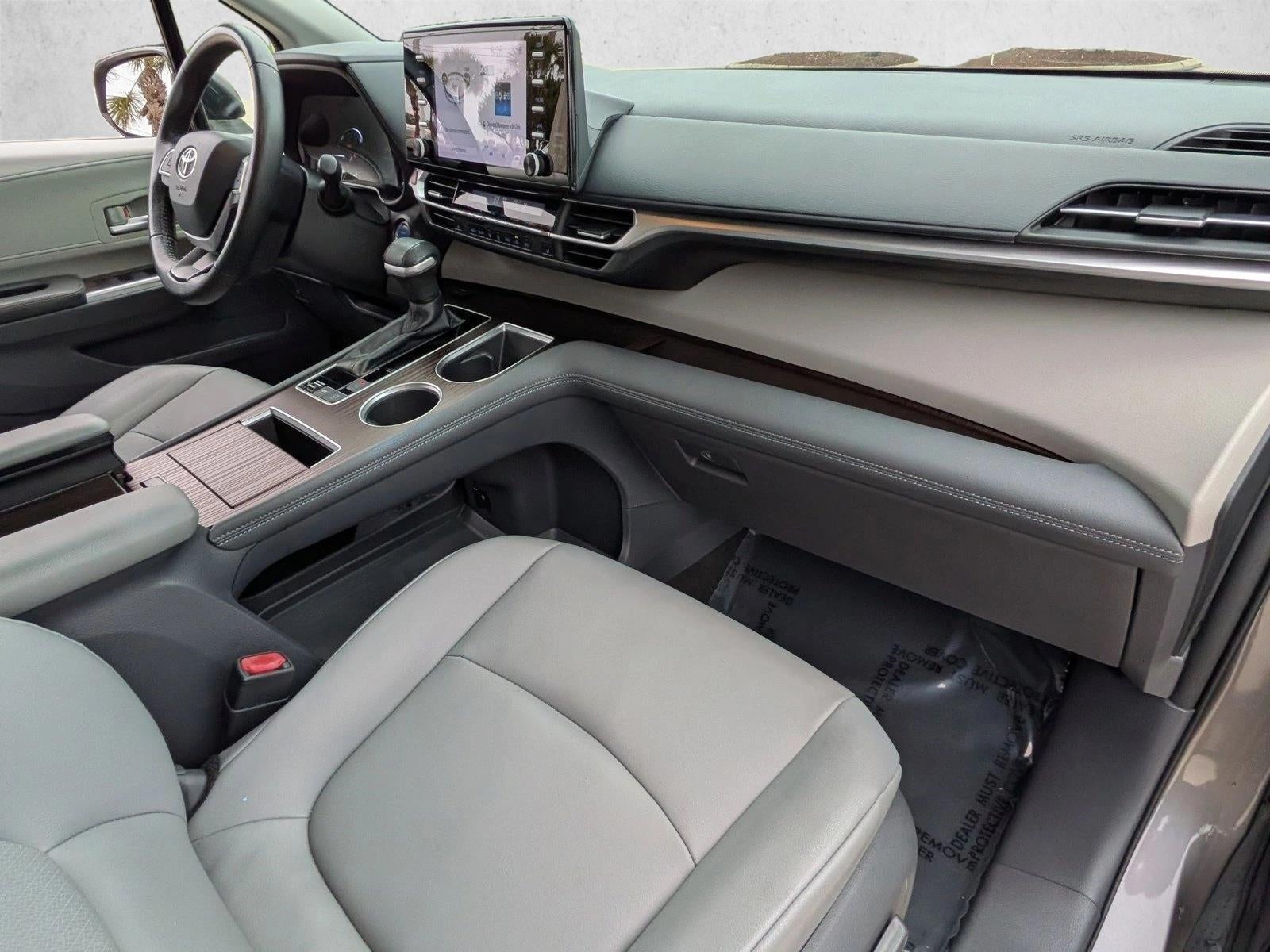 2021 Toyota Sienna XLE FWD 8-Passenger (Natl)