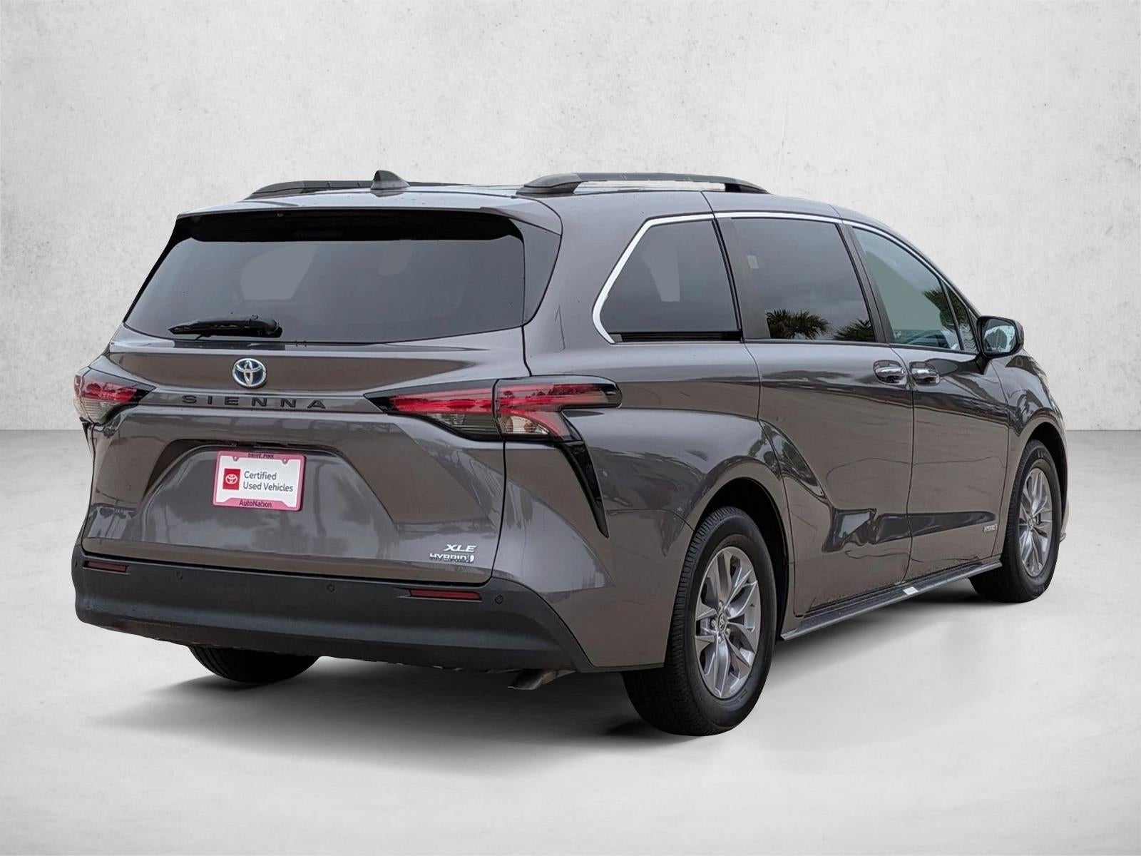2021 Toyota Sienna XLE FWD 8-Passenger (Natl)