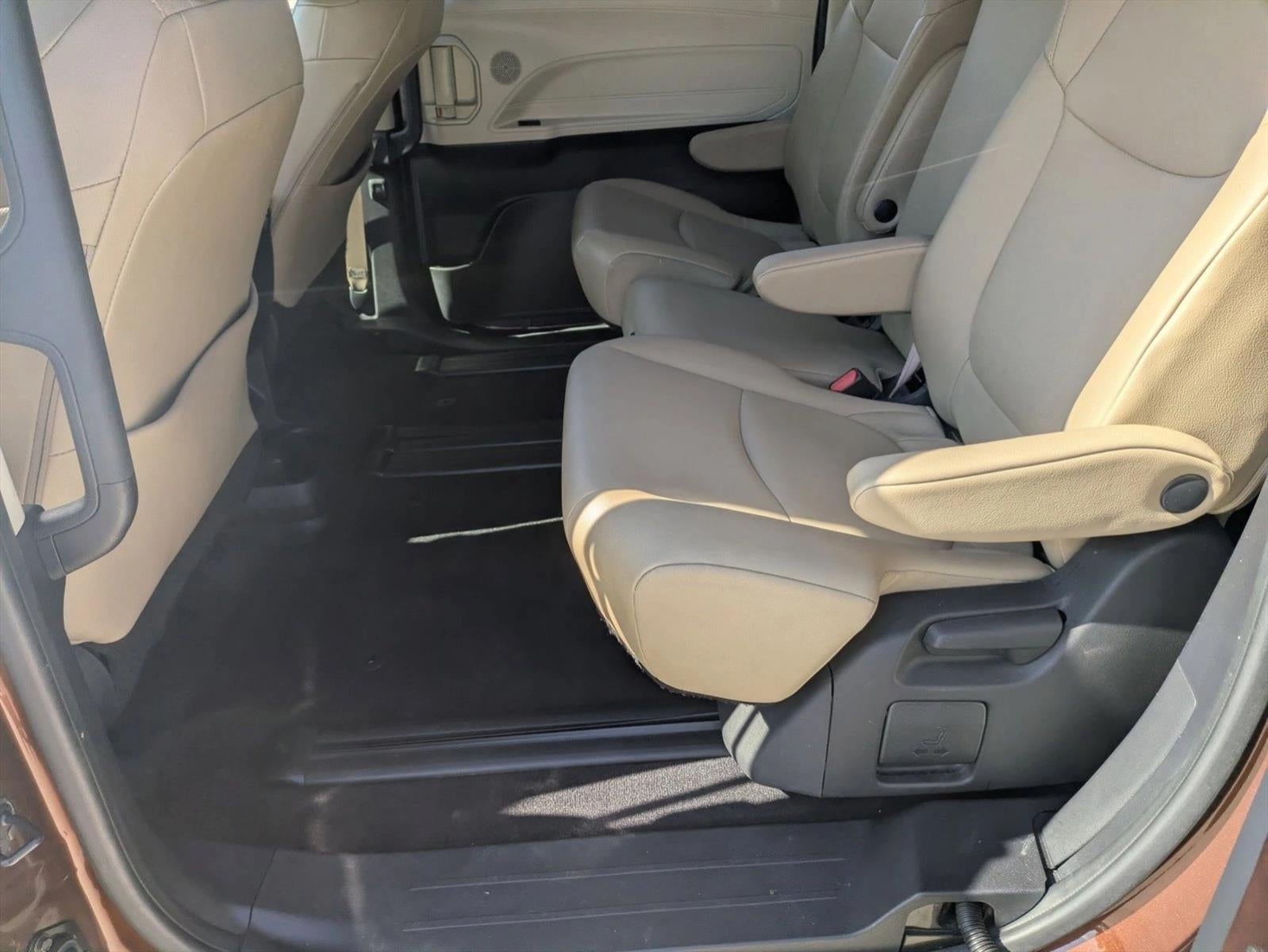 2021 Toyota Sienna XLE FWD 8-Passenger (Natl)