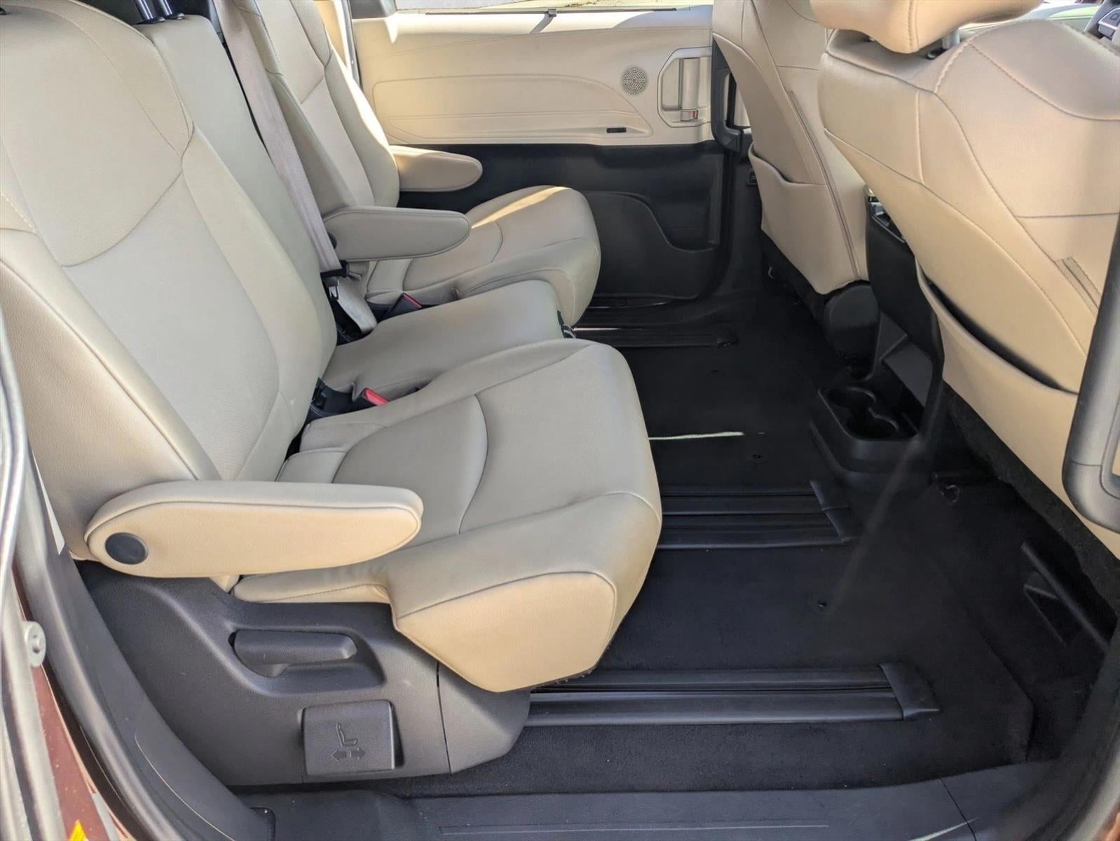 2021 Toyota Sienna XLE FWD 8-Passenger (Natl)