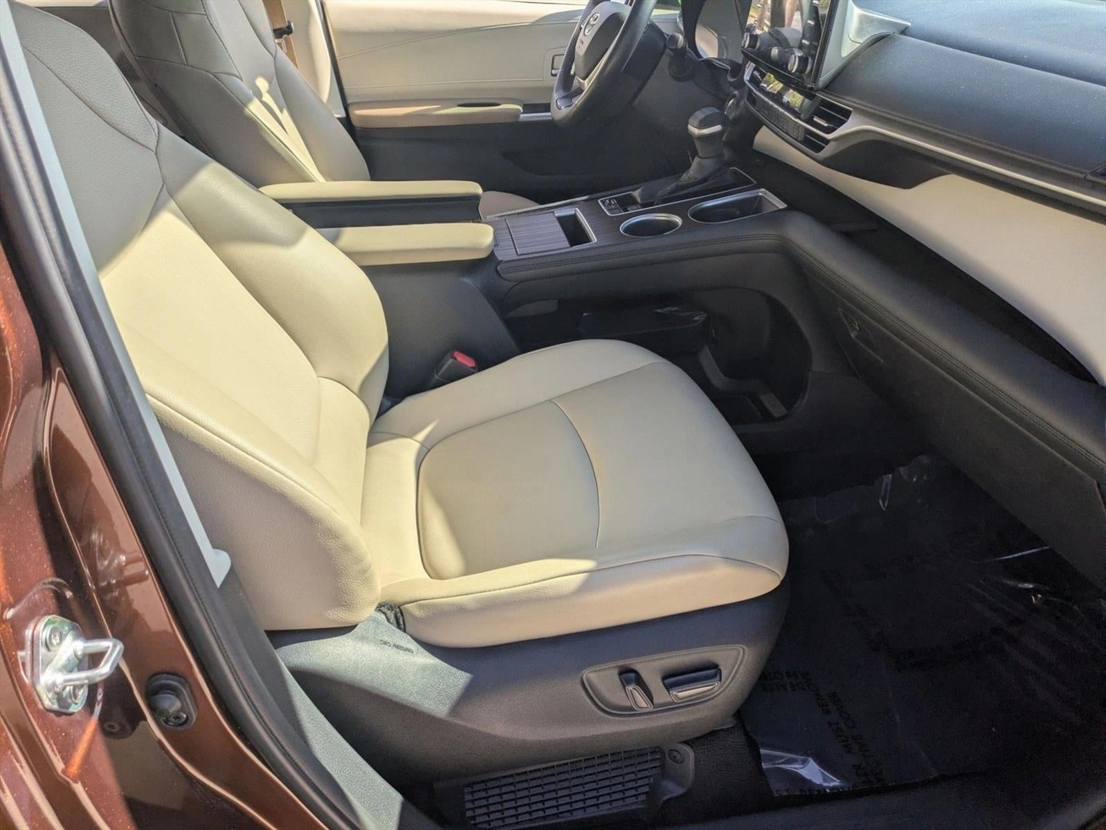 2021 Toyota Sienna XLE FWD 8-Passenger (Natl)